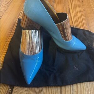 Fluevog Bardot pump with elastic Blue and Gold patent leather size 8